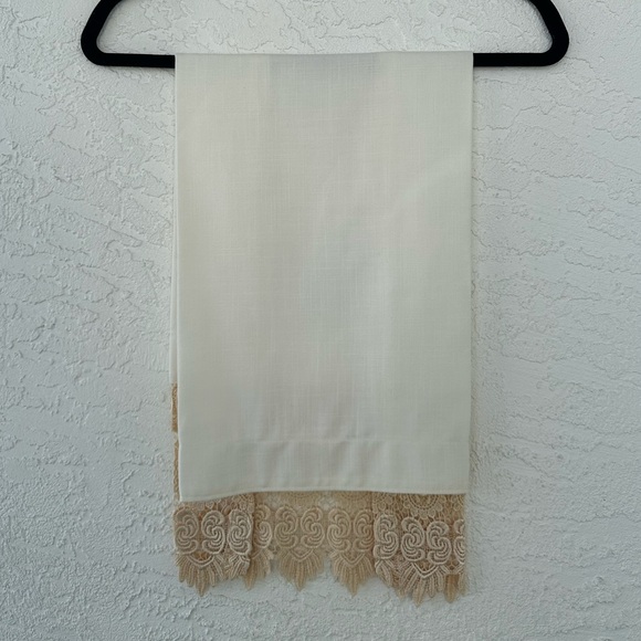 Nana Hand Towel Embroidered Linen Lace Cottage Chic 36” X 17 1/2 Handmade - Picture 3 of 6